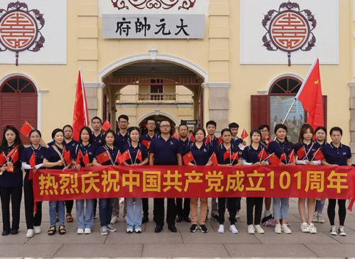 ���ŵ�֧����չ���Ǻ�ɫ֮�õ�����ѧ�